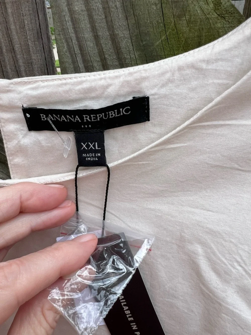 Banana Republic sheath with Black Geometric Trim - Picture 5 of 8